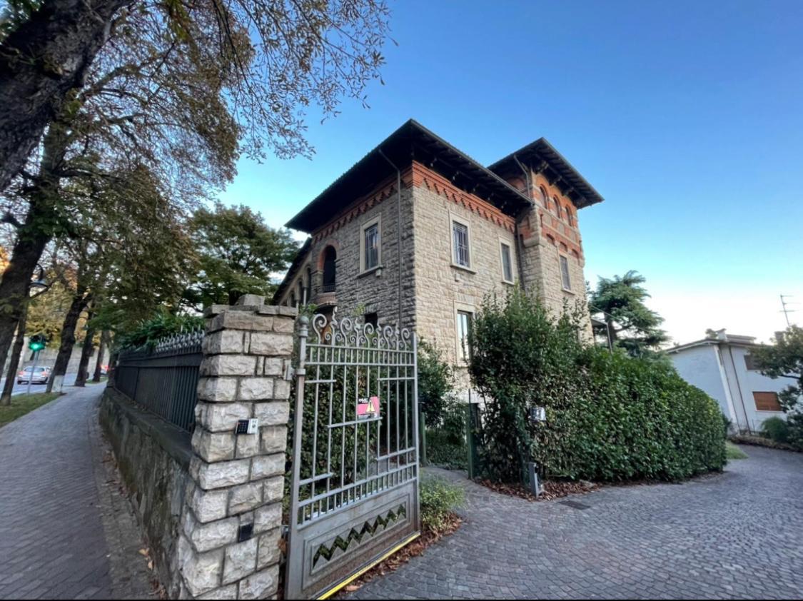 Bg Central Royal Suite Con Parcheggio - Vista Citta Alta Bérgamo Exterior foto